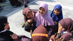 Siswa sedang bermain 