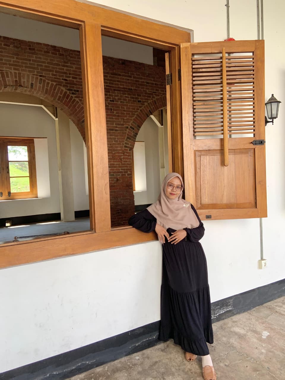 Dyah May Rostantina, S.Pd. (Guru Mapel Muatan Lokal)