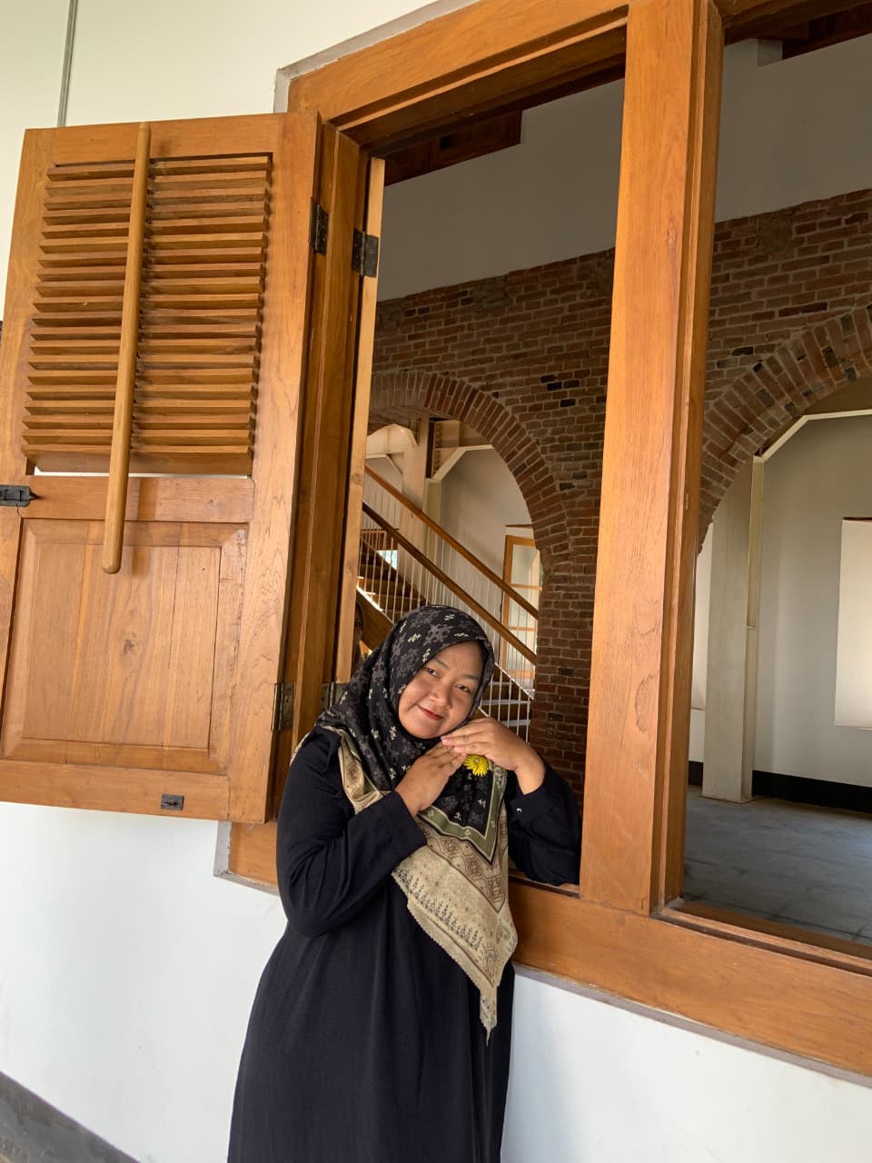 Istri Asih, S.Pd. (Wali Kelas 5 Umar)